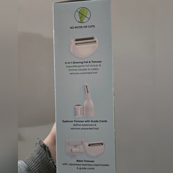 Conair Girlbomb All-In-One Head to Toe Shave & Trim Grooming System NIB - Picture 2 of 6